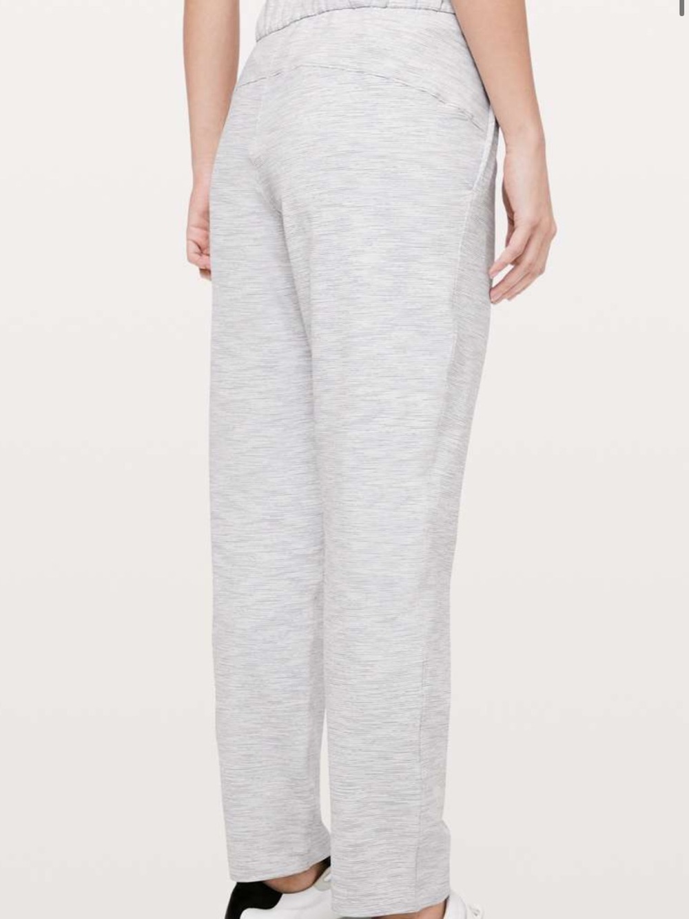 Lululemon on the fly pants in the color wee are from space nimbus battleship